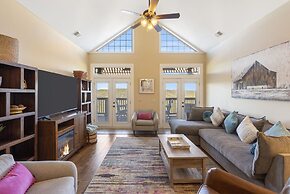 Luxury Penthouse Near Silver Dollar City