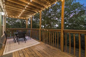 Midnight Oasis - Nestled Among Nature of the Ozarks!
