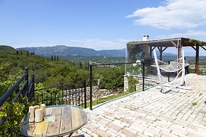 Stunning 8-bed Villa in Marmaro With Amazing View