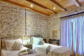 Stunning 8-bed Villa in Marmaro With Amazing View