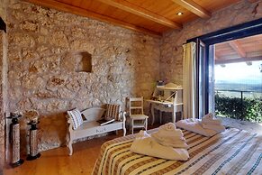 Stunning 8-bed Villa in Marmaro With Amazing View