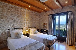 Stunning 8-bed Villa in Marmaro With Amazing View