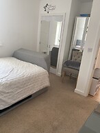 Captivating 1-bed Apartment in Barking