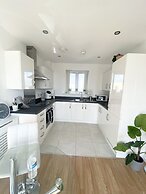 Captivating 1-bed Apartment in Barking