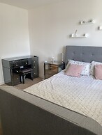 Captivating 1-bed Apartment in Barking