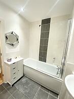 Captivating 1-bed Apartment in Barking