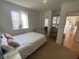 Captivating 1-bed Apartment in Barking