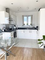 Captivating 1-bed Apartment in Barking