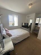 Captivating 1-bed Apartment in Barking
