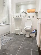 Captivating 1-bed Apartment in Barking