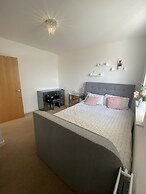 Captivating 1-bed Apartment in Barking