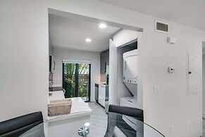 Delray Beach Getaway Minutes to Beach & More!