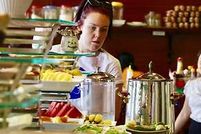 Long Life Riverside Hotel & Spa