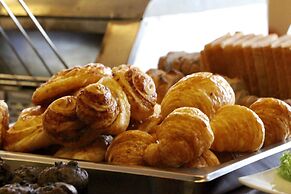 Long Life Riverside Hotel & Spa