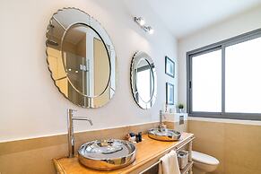 Elegant Duplex near Rothschild by FeelHome