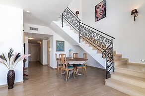 Elegant Duplex near Rothschild by FeelHome