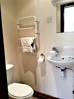 The Tack Room - a Comfy Cabin in North Devon