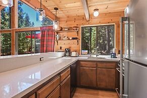 Fireside Chalet - Walk To Beach 4 Bedroom Cabin by Redawning