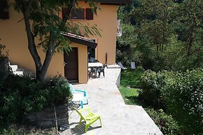 2-bed Borgo val di Taro Apt w/ Private Terrace