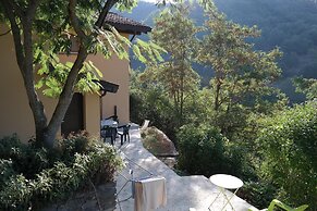 2-bed Borgo val di Taro Apt w/ Private Terrace