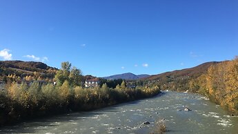 2-bed Borgo val di Taro Apt w/ Private Terrace