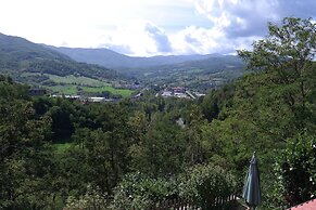 2-bed Borgo val di Taro Apt w/ Private Terrace