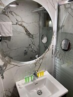 7 Days Hotel