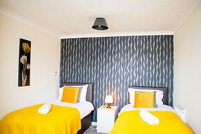 Spacious 5-bed House! Tilbury! Free Parking!