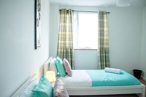 Spacious 5-bed House! Tilbury! Free Parking!