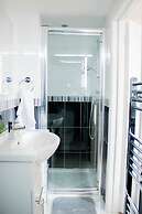 Spacious 5-bed House! Tilbury! Free Parking!