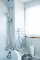 Spacious 5-bed House! Tilbury! Free Parking!