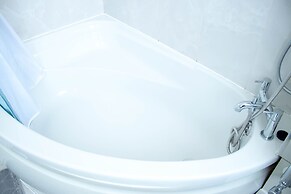 Spacious 5-bed House! Tilbury! Free Parking!