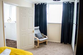 Spacious 5-bed House! Tilbury! Free Parking!