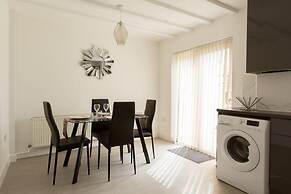 Immaculate 2-bed House in Dartford
