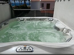 Luxury 4 bedroom villa with jacuzzi