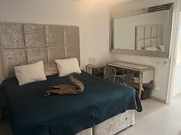 Luxury 4 bedroom villa with jacuzzi