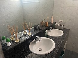 Luxury 4 bedroom villa with jacuzzi