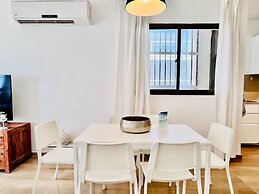 Elegant Apt with Balcony & Sea View by FeelHome