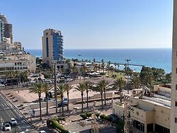 Elegant Apt with Balcony & Sea View by FeelHome