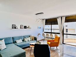 Elegant Apt with Balcony & Sea View by FeelHome