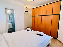 Elegant Apt with Balcony & Sea View by FeelHome