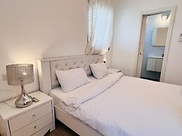 Elegant Apt with Balcony & Sea View by FeelHome