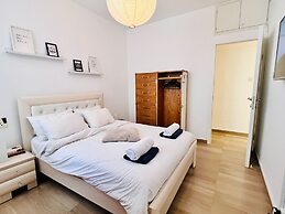 Elegant Apt with Balcony & Sea View by FeelHome