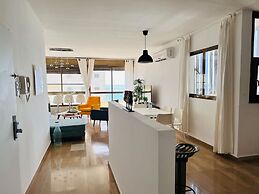 Elegant Apt with Balcony & Sea View by FeelHome