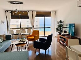 Elegant Apt with Balcony & Sea View by FeelHome