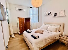 Elegant Apt with Balcony & Sea View by FeelHome