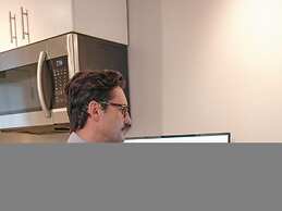 B2bh Great Location Peaceful Condo Near Peachtree Street