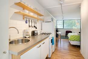 CCF Enjoy a Full Kitchen in an Affordable Studio Near Peachtree Street