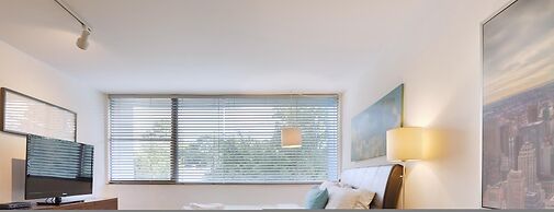 CCF Enjoy a Full Kitchen in an Affordable Studio Near Peachtree Street