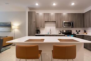 S1bf Rare Find - Bright and Modern 1-br w Free Parking